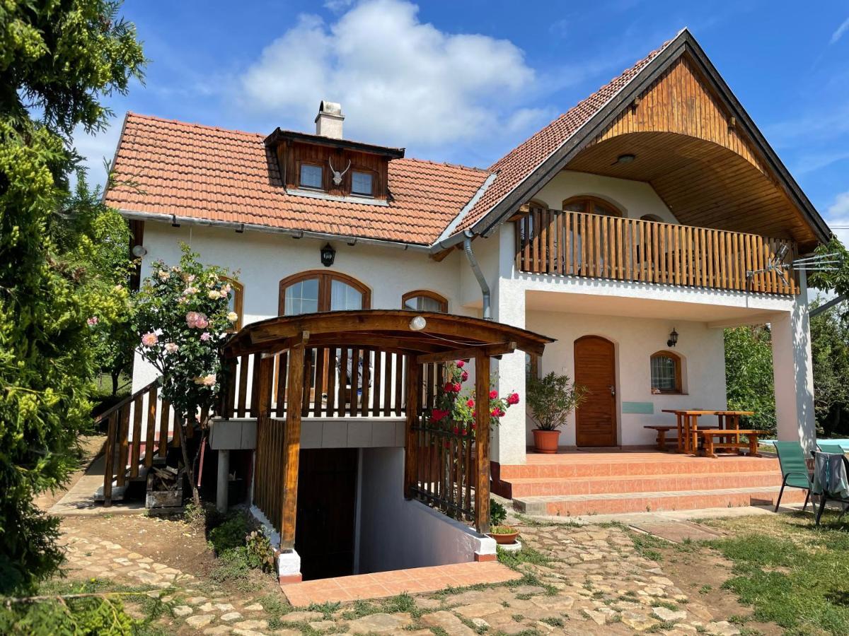 Fuege Vendeghaz Villa Lovas ภายนอก รูปภาพ