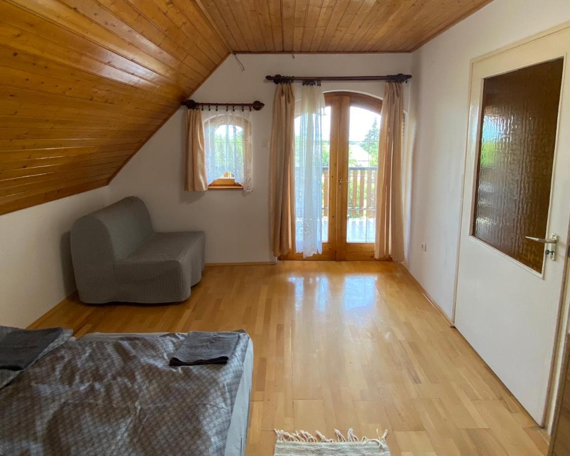 Fuege Vendeghaz Villa Lovas ภายนอก รูปภาพ